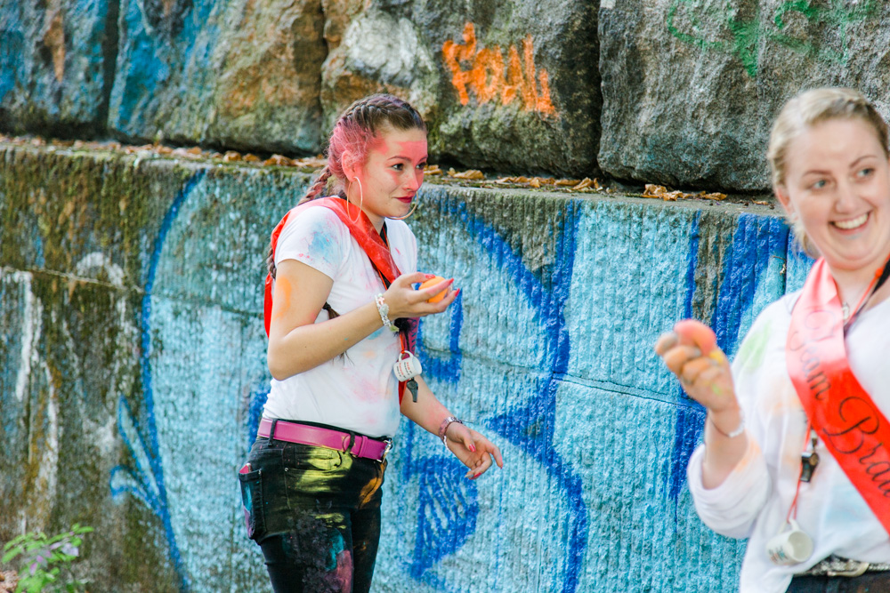 JGA-Fotoshooting mit Farbschlacht